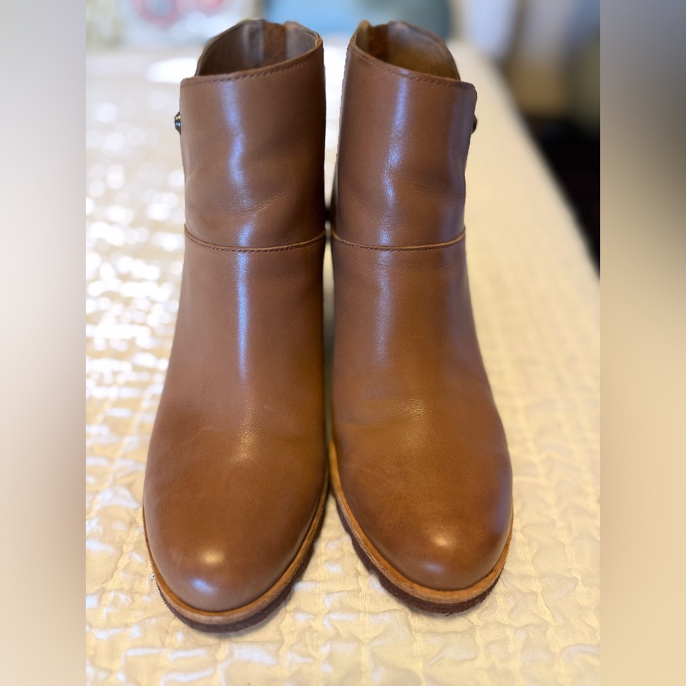 UGG Amal Wedge Boots in Chestnut